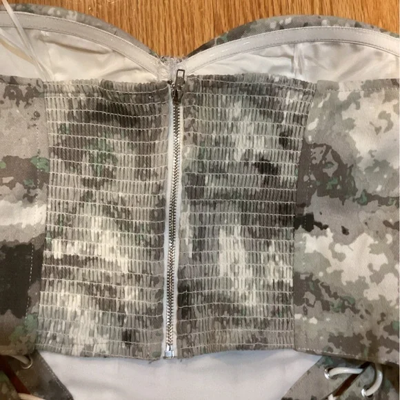 Camo Bustier with Lace-Up Detail - Picture 5 of 7